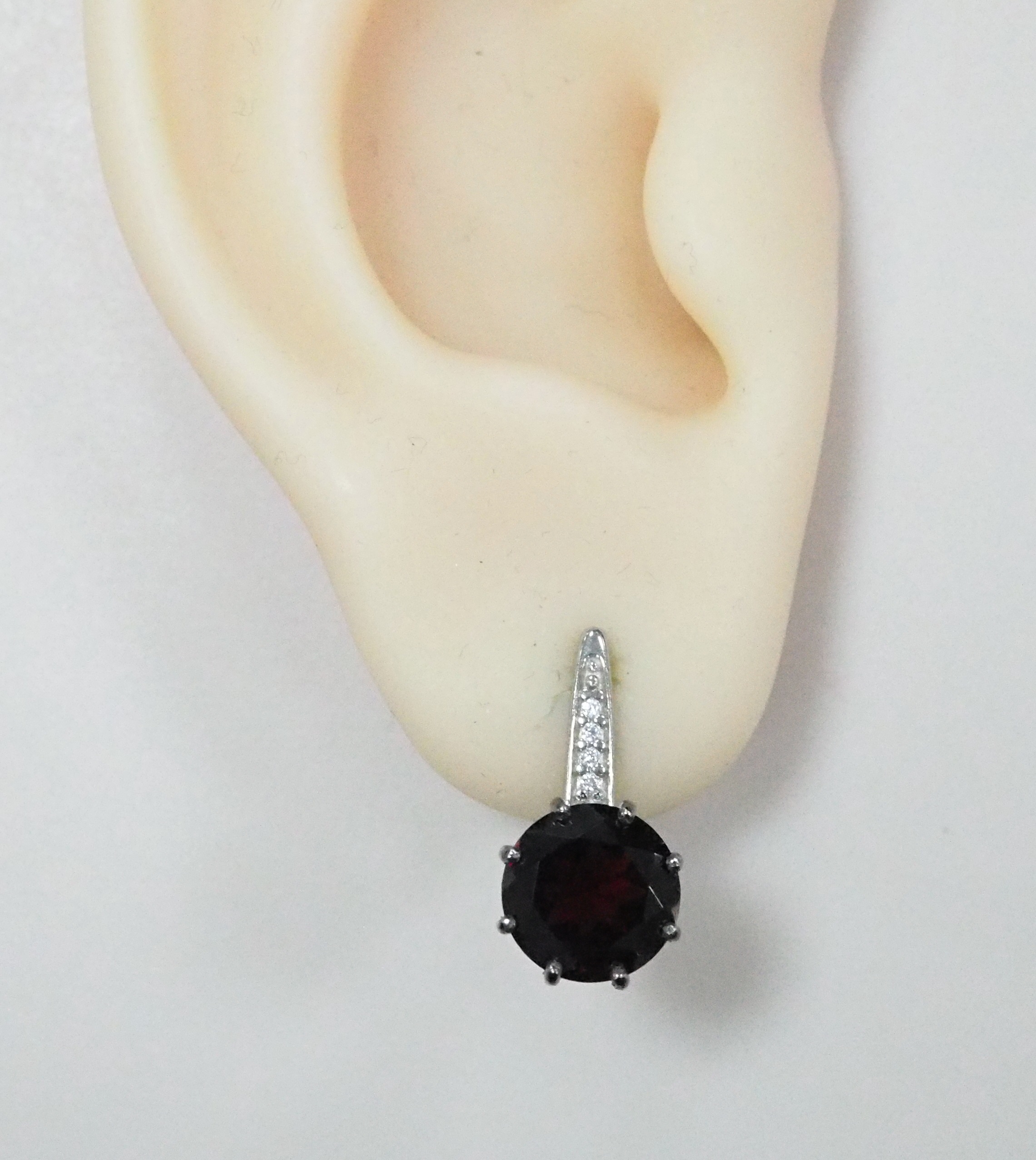 Серебряные серьги с гранатами